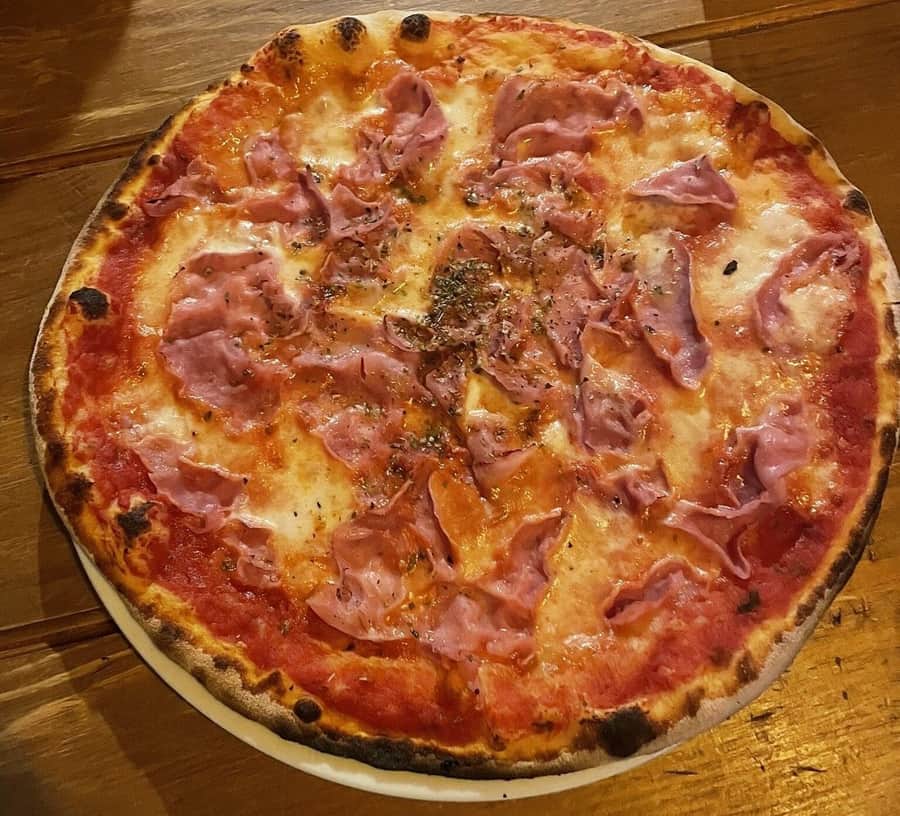 Pizza Prosciutto: un clásico italiano que nunca pasa de moda